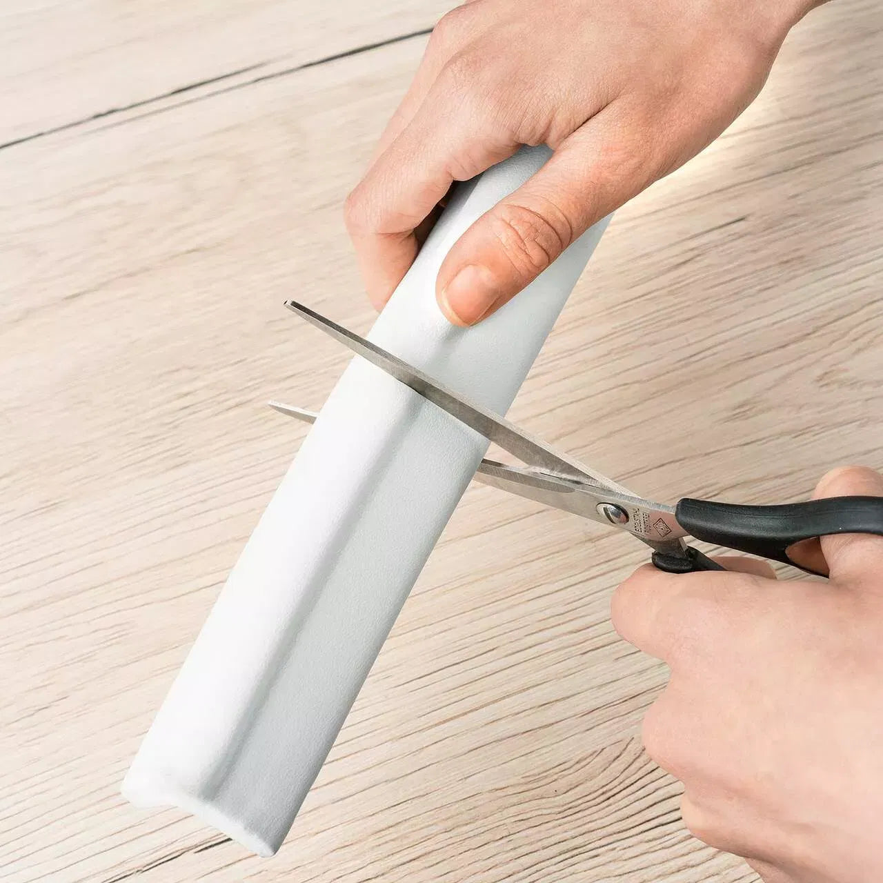 Banda protectie mobilier, din spuma, alba, set 2 buc x 1m, Reer