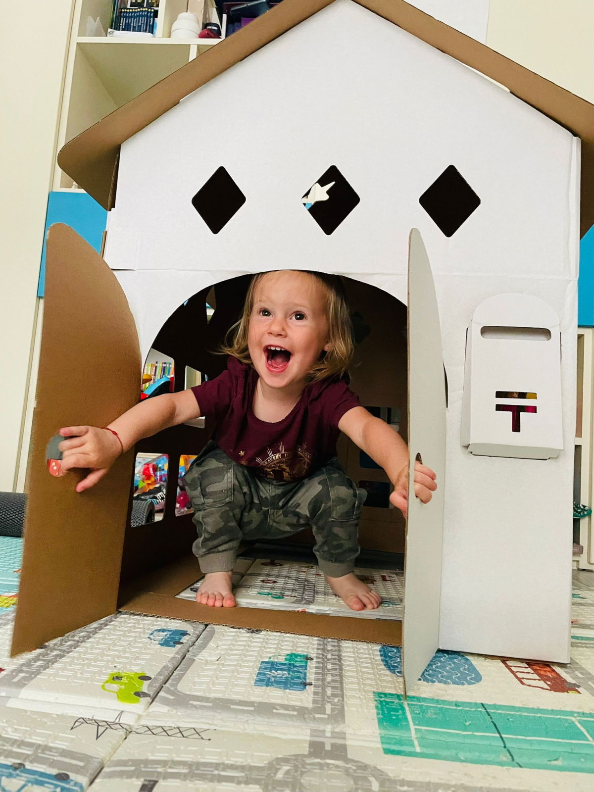 Căsuță pentru copii de colorat – joc creativ cu accesorii